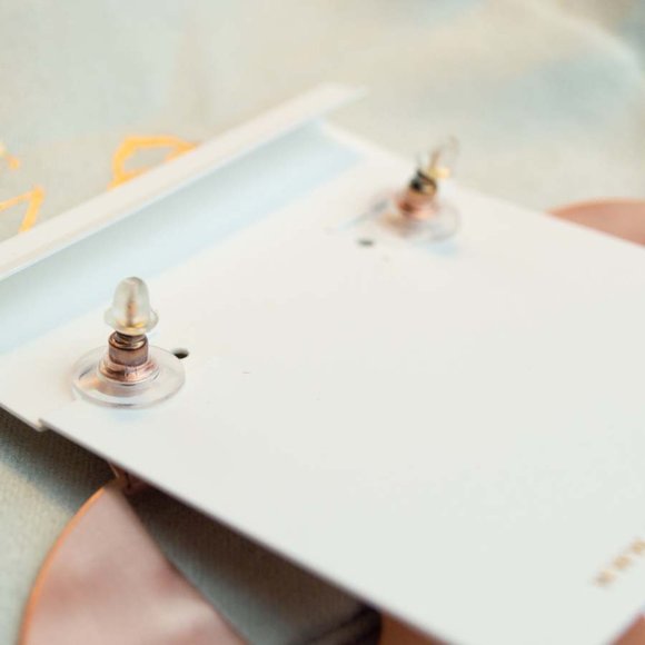 Kendra Scott Diane Rose Gold Hammered Earrings NWOT - Picture 5 of 7